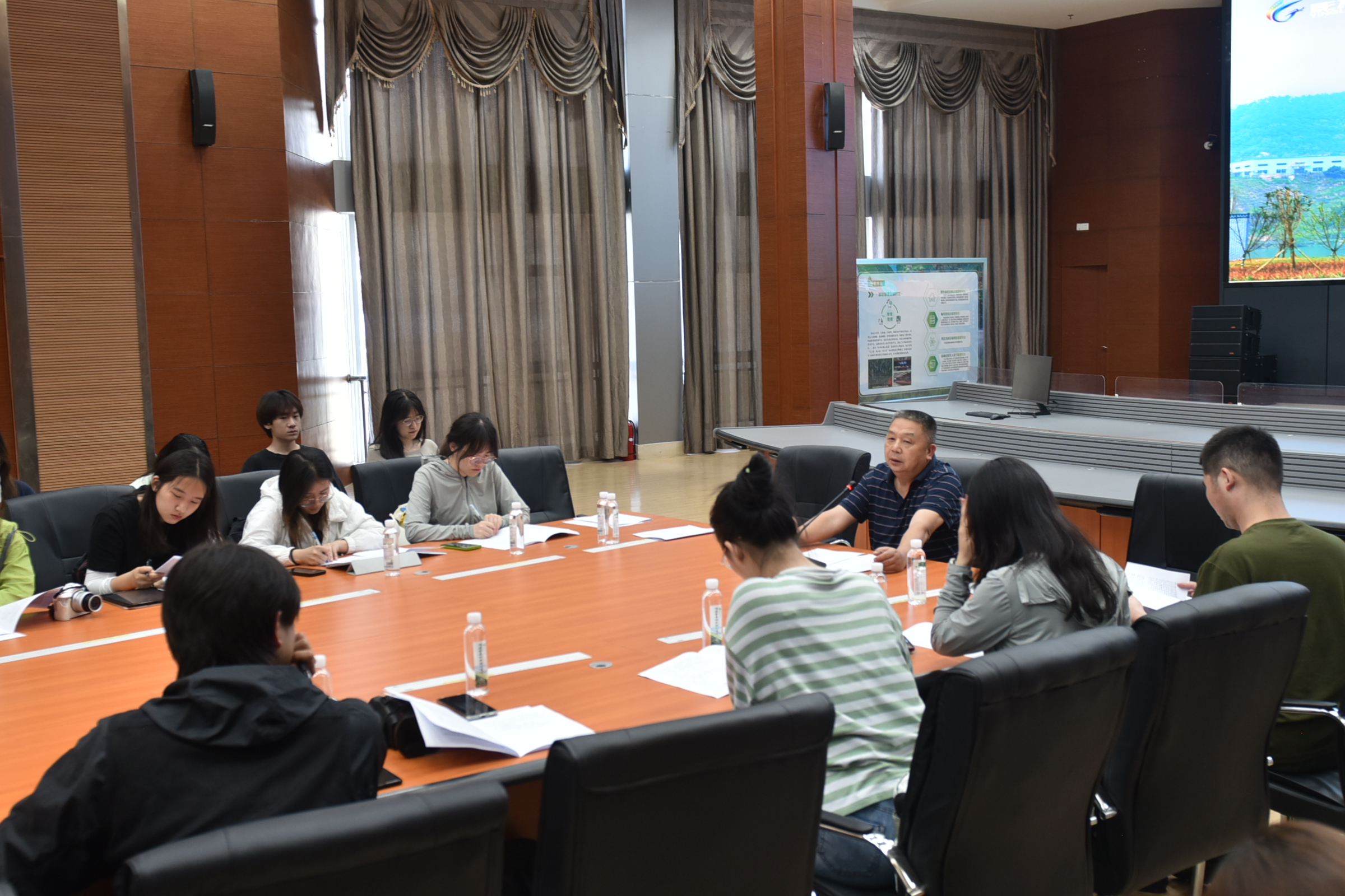 校企聯(lián)袂繪藍圖，北林學(xué)子訪金森